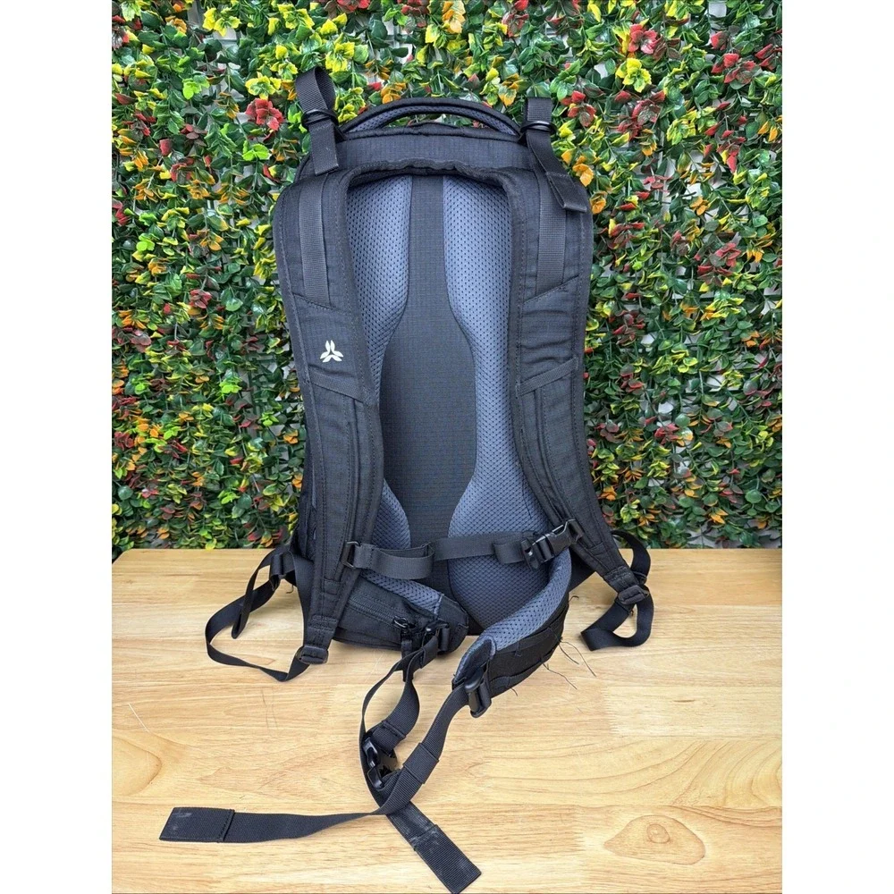 Arva Explorer 18 Liter Hiking Trail Backpack‎ Outdoors Black White